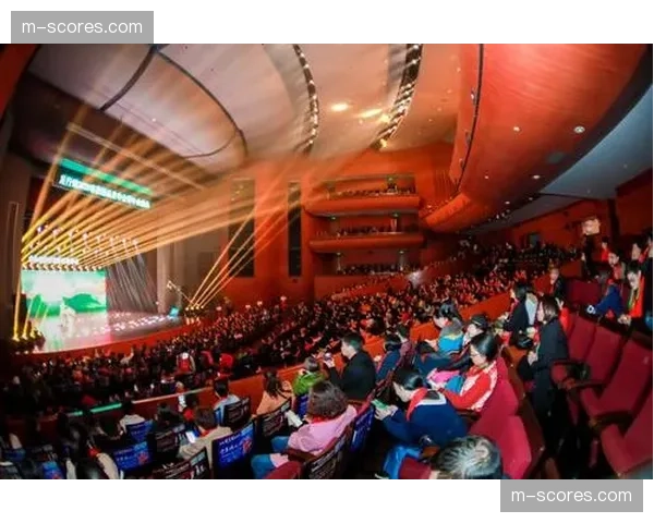 聚焦赛前发布会：贝蒂斯主帅展示基于对手数据分析生成的定制化战术简报平板